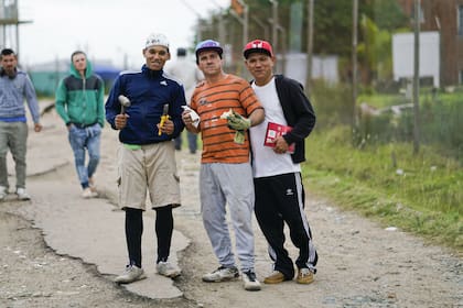 De los 510 prisioneros, que incluyen ladrones, asaltantes, secuestradores y asesinos, 382 trabajan y 246 estudian, algunos hacen ambas cosas.