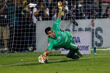 De México a Rosario: el Patón Guzmán tiene una cláusula especial para dejar Tigres y volver a Newell´s si Messi está en el equipo rojinegro