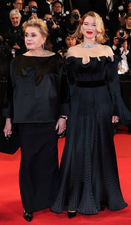 De negro: las actrices Catherine Deneuve y Lea Seydoux asistieron a la proyección de Gentle Monster y posaron juntas para las cámaras