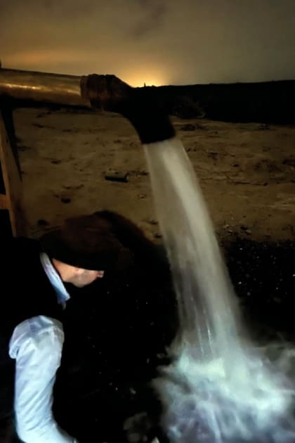De noche: el momento en el que empieza a brotar el agua del manantial
