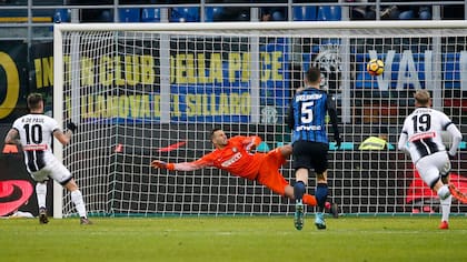 De Paul, de penal, hizo el 2-1 para Udinese
