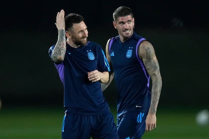 De Paul reveló que antes del partido de cuartos, Lionel Messi le prometió que lo iba a llevar a las semifinales