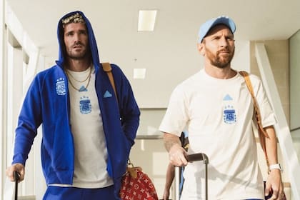 De Paul y Messi, socios en la cancha y fuera de ella.