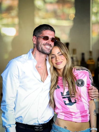 De Paul y Tini Stoessel en Miami