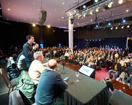 De Pedro en el encuentro del Frente Renovador, en Parque Norte