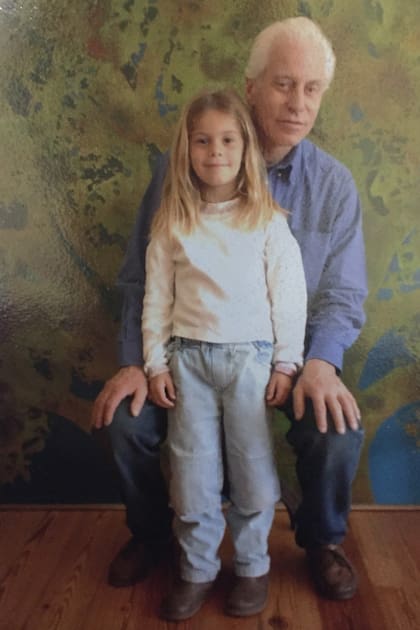 De pequeña, con su abuelo, el célebre Nicolás García Uriburu