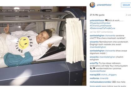 De regreso al trabajo, escribió. Como luchadora contra la enfermedad, difundir la necesidad de una cura. Por eso, usa los hashtags que dicen Enfermedad de Lyme crónica y Determinada a encontrar una cura