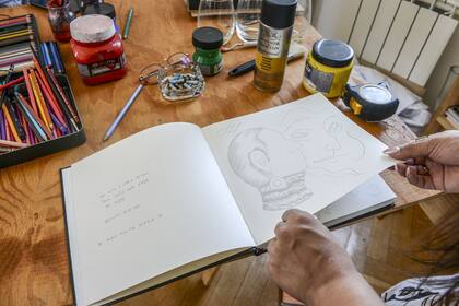 "De repente, estoy en un mundo que es el mercado -analiza-. Me encuentro cenando con gente que tiene poder, curadores o artistas de otros lugares del mundo"