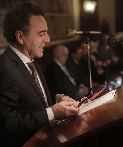 De Santis, ayer, en su ingreso a la Academia de Letras