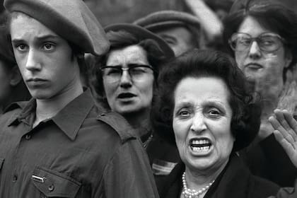 De sus fotos de España: Franquistas en Paracuellos del Jarama, 1976