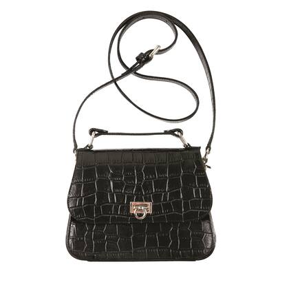 De tiras regulables y negro versátil, esta es una cartera todoterreno