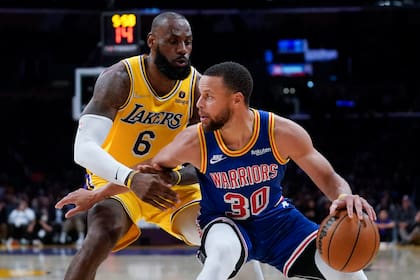 De un cara a cara entre Le Bron James y Stephen Curry siempre se espera un gran espectáculo; las máximas estrellas de Los Angeles Lakers y Golden State Warrios se cruzarán este sábado en la NBA.