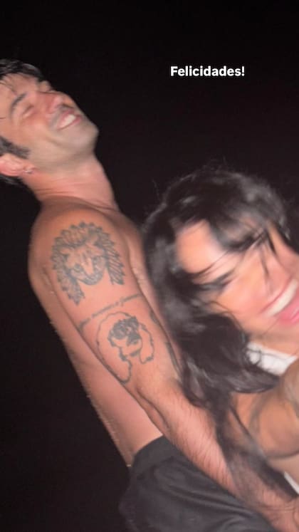 De vacaciones después del último de sus cinco shows en Vélez, Lali Espósito se mostró risueña y enamorada junto a su novio, Pedro Rosemblat