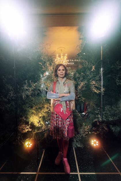 De visita a la Argentina, donde acaba de presentar su exhibición, la diseñadora española, Agatha Ruiz de la Prada asistió al desfile de sus colegas Fabián Paz y Gustavo Pucheta