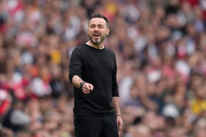 De Zerbi es un entrenador conocido por un estilo de fútbol ofensivo, de alto riesgo y complejo