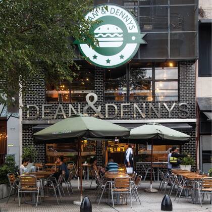 Dean&Dennys se diferencia de otros fast foods no solo por su propuesta más saludable, sino porque además permite acompañar con buena cerveza