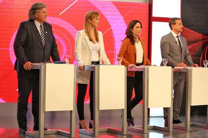 José Luis Ramón (Protectora), Anabel Fernández Sagasti (Frente Elegí), Noelia Barbeito (Frente de Izquierda) y Rodolfo Suárez (Cambia Mendoza) en el debate
