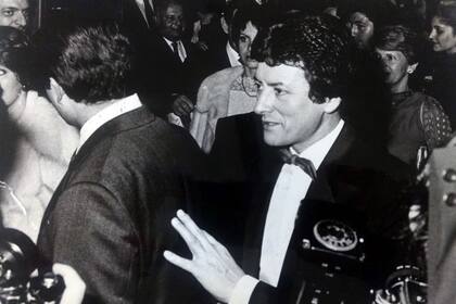 "Debe ser la canción más rápida que escribí, porque yo traía toda esa sensación de la alegría y la euforia que había visto en la calle", confiesa Palito Ortega