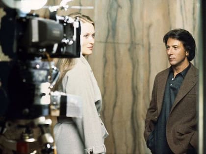 Debido a la historia que cuenta la película, los protagonistas no necesitaban química en pantalla sino una tensión continua que Dustin Hoffman se encargó de provocar