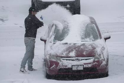 Debido a las recientes tormentas invernales, las principales carreteras de varios estados fueron cerradas durante el pasado fin de semana (Joshua A. Bickel/AP)