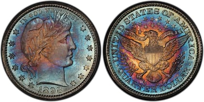 Debido a su composición, algunos ejemplares pueden presentar tonos vívidos de azul, verde, rosa y marrón dorado en las superficies