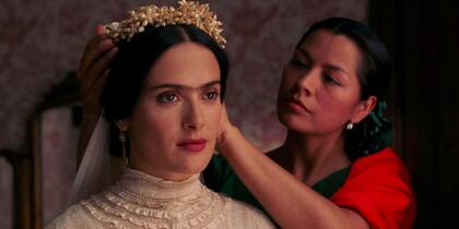 Debido a su rol protagónico en el biopic Frida, Salma Hayek se convirtió en la primera latina en ser nominada a Mejor Actriz en los Premios Oscar