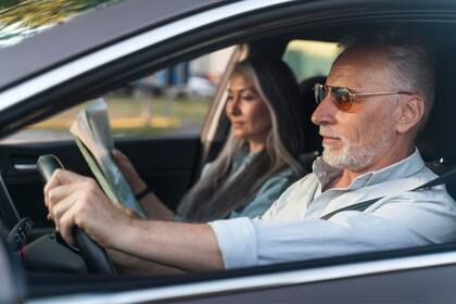Debido al alto número de conductores mayores, Florida implementará nuevas reglas de renovación para conductores de 80 años o más