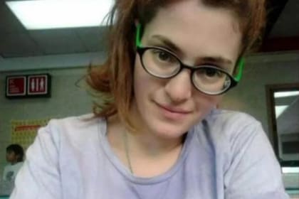 Débora Ríos, playera de una estación de servicio YPF, asesinada el 8 de junio en Moreno, cuando iba a tomar el colectivo para ir a su trabajo