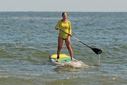 Debutó en paddle surf y domó las olas de José Ignacio 