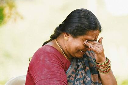 Decenas de familias en la India han perdido un ser querido debido a que no soportaron las presiones a las que sus prestamistas los sometieron.