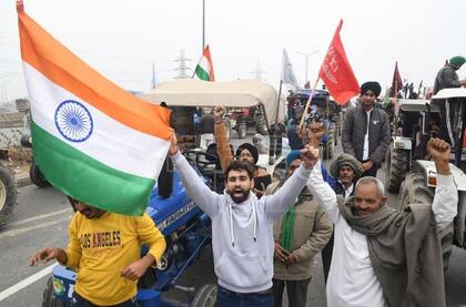 Decenas de miles de agricultores acampan desde noviembre en las principales puertas de entrada de Nueva Delhi.