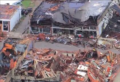 Decenas de viviendas y edificios quedaron totalmente destruídos en Oklahoma