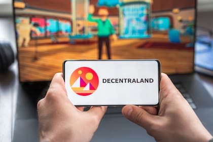 Decentraland es otra plataforma que recompensa a sus usuarios con dinero del juego