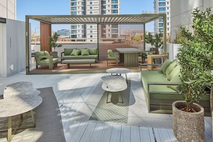 Deck Fusion Snow. Espacio 20. Mike Outdoor. CASA FOA 2025