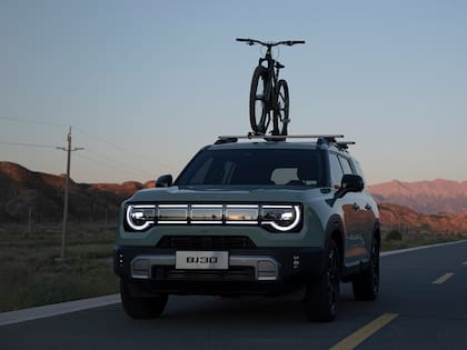 Declara una potencia combinada de 403 CV y un torque máximo de 635 Nm, pero las cifras se pusieron en duda