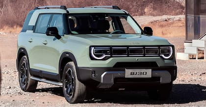 Declara una potencia combinada de 403 CV y un torque máximo de 635 Nm, pero las cifras se pusieron en duda