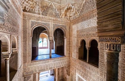 Declarada Patrimonio de la Humanidad en 1984, la “Fortaleza Roja” se erige hoy como uno de los monumentos más visitados de España