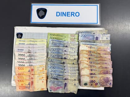 Decomisaron drogas y dinero en un puesto de venta narco supervisado por una abuela