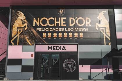 Decoración del DRV PNK Stadium en "La Noche de Oro