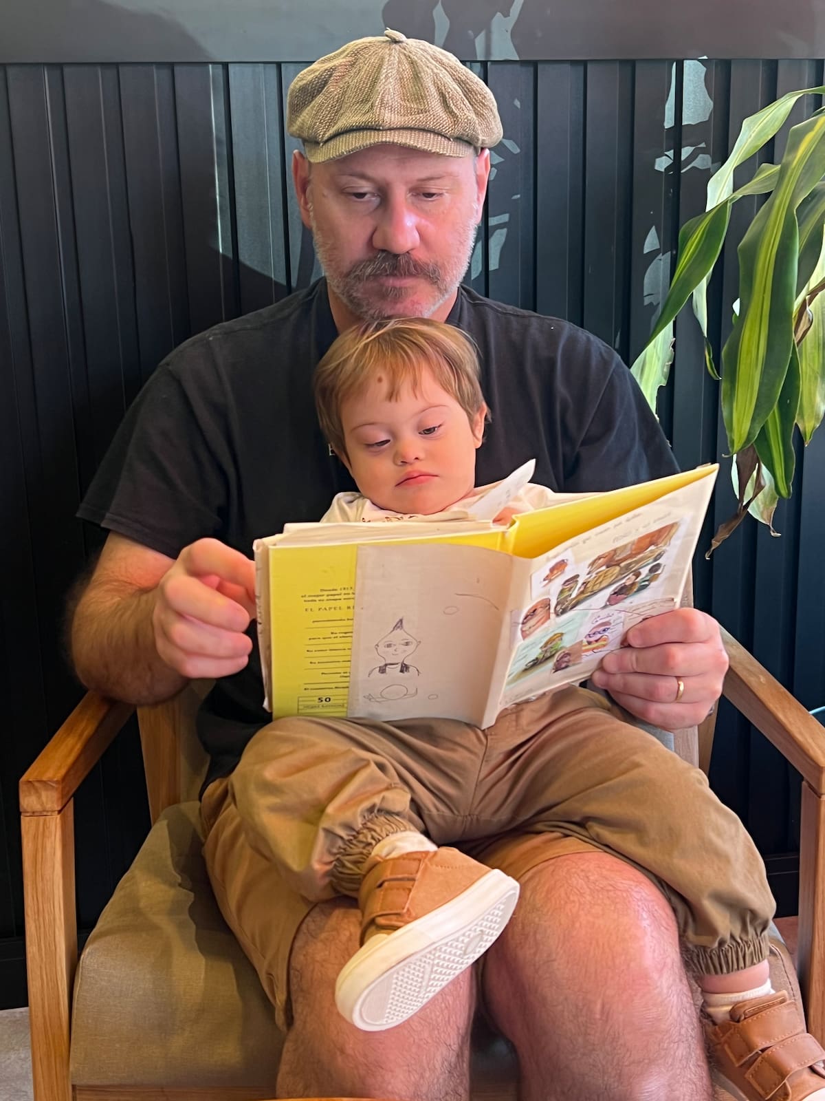 Es dibujante, tiene un hijo con Síndrome de Down y cuenta sus experiencias a través del arte: “Me abraza y para de llorar”