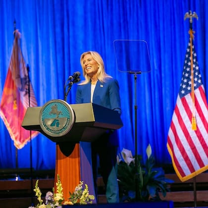 Deegan señaló que los comentarios de Cardona fueron un acto de "compasión"