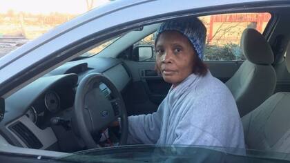 Deeneen Moss vive en Mayfield