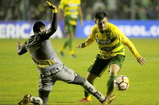 Defensa y Justicia-El Nacional: El Halcón ganó y viajará a Quito con ventaja