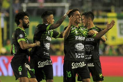 Matías Rojas llegó y se convirtió en figura. Tiene una zurda privilegiada.