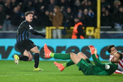 Define Christos Tzolis para el empate 3-3 de Brujas