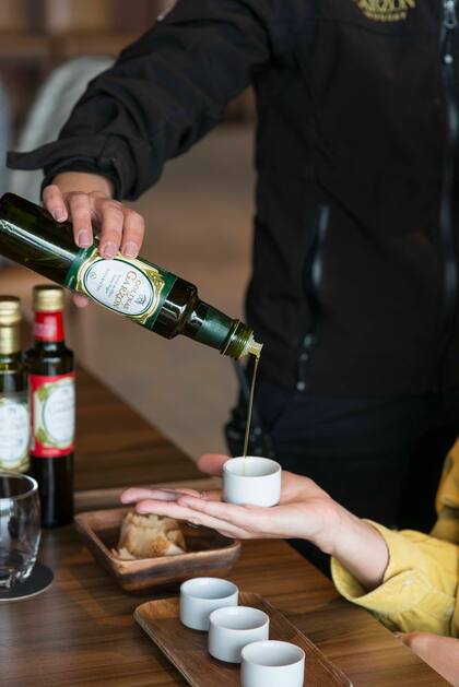 Degustación de aceites en Colinas de Garzón.