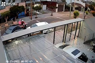 Los desesperados gritos de un padre para que los ladrones no se llevaran el auto con su hijo adentro