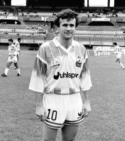 Dejan Savicevic (29 de octubre de 1991): vino para un amistoso entre la Argentina y Resto del Mundo (3-0 con dos goles de Latorre y uno de Leo Rodríguez), en el Monumental; venía de ganar la Champions League con Estrella Roja y ese año recibió el Balón de Plata; unos meses después pasó a Milan