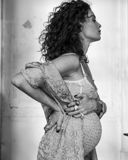 "Dejé pasar doce años entre mi primer embarazo y el segundo. Volverme a embarazar me reafirma: soy totalmente otra persona a la que era a los 23, incluso –o, sobre todo– emocionalmente", contó Fernanda