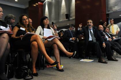 "Dejen entrar a nuestros camarografos y a nuestros taquígrafos, para que la asamblea sea pública", gritó Moreno ante los presentes